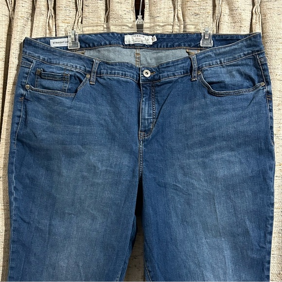 Torrid First At Fit Straight Leg Cropped Denim Jeans - 26 - Picture 2 of 10